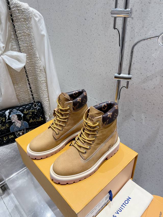 顶级版本 情侣款出厂 Lv X Timberland 添柏岚 联名款 老花 大黄靴 及踝靴 短靴 Lv X Timberland 及踝靴取材 Monogram